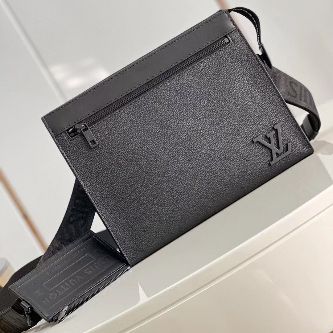 Louis Vuitton Messenger Voyage(28-21-6cm)    M59329 - DesignerGu