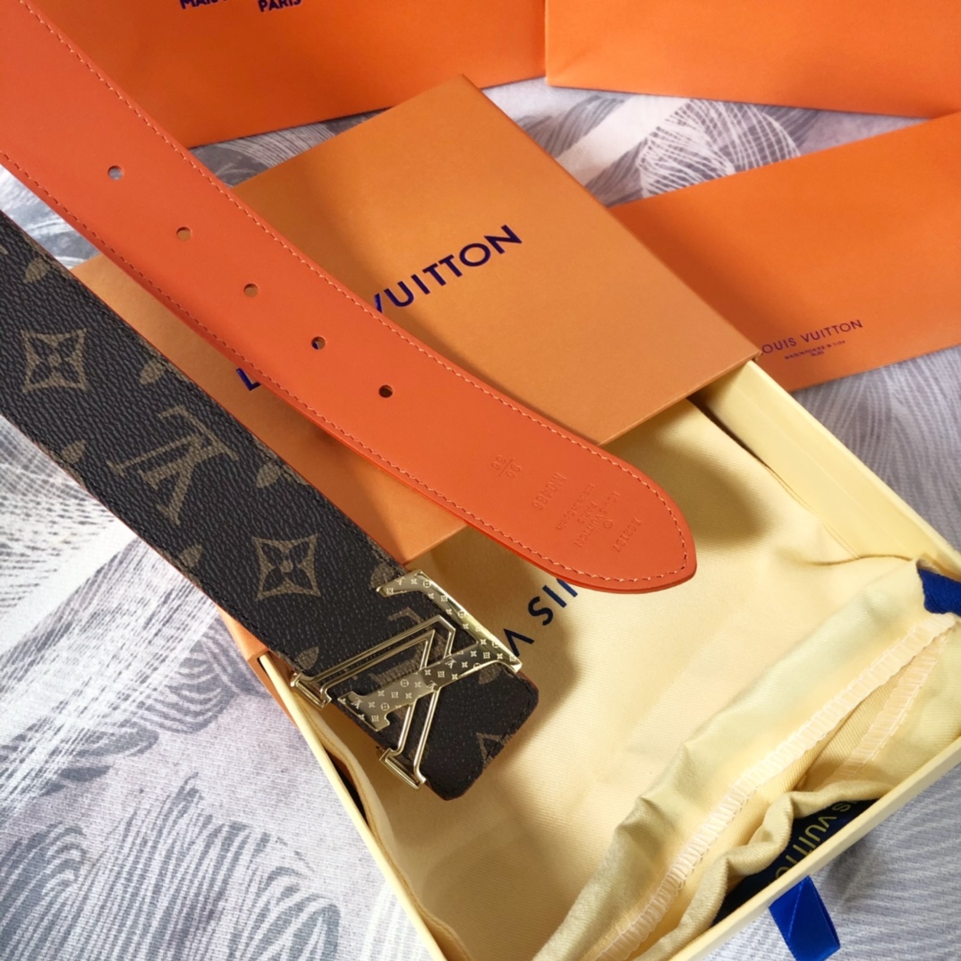 Louis Vuitton LV Pyramide Cities Exclusive 40MM Reversible Belt—Chicago - DesignerGu