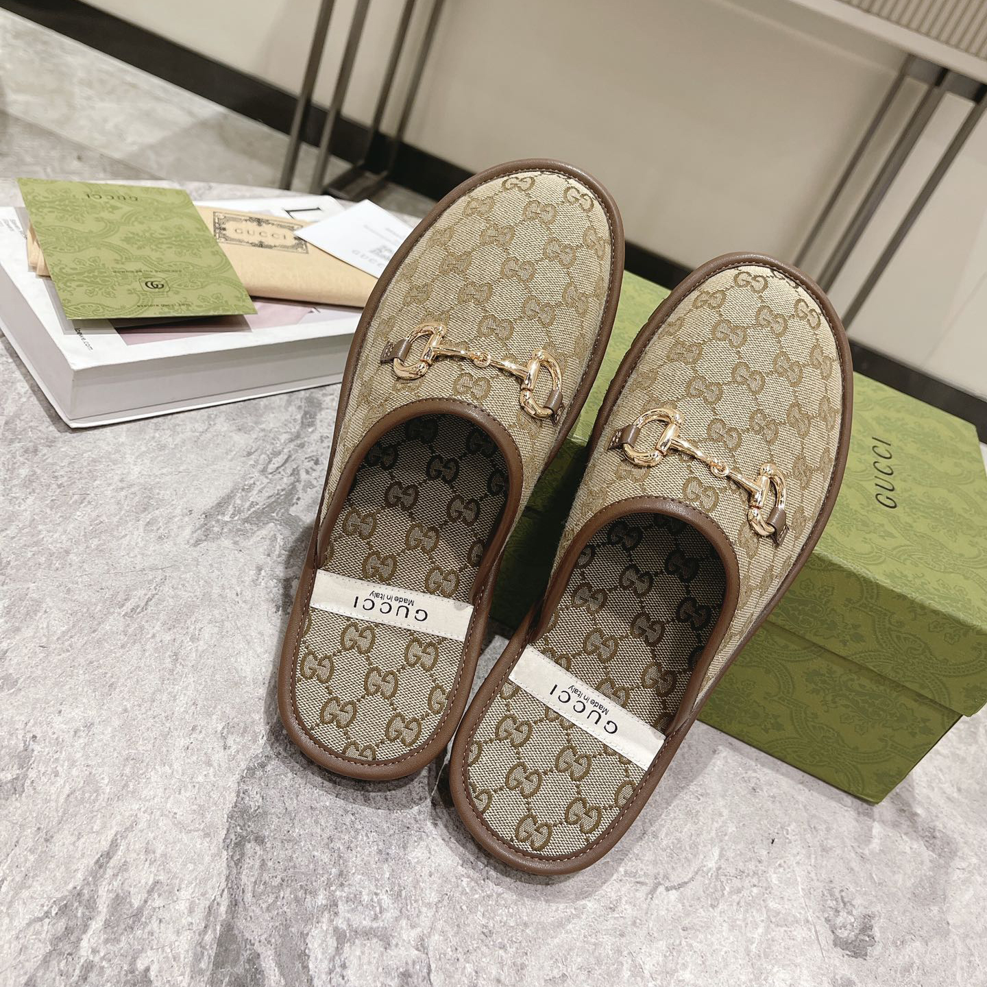 Gucci Men's Slipper With Horsebit - DesignerGu