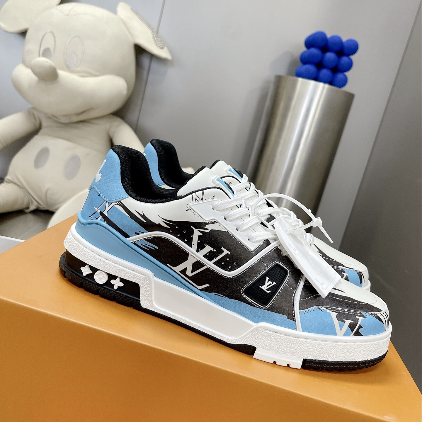 Louis Vuitton LV  Trainer Sneaker     1AA375 - DesignerGu