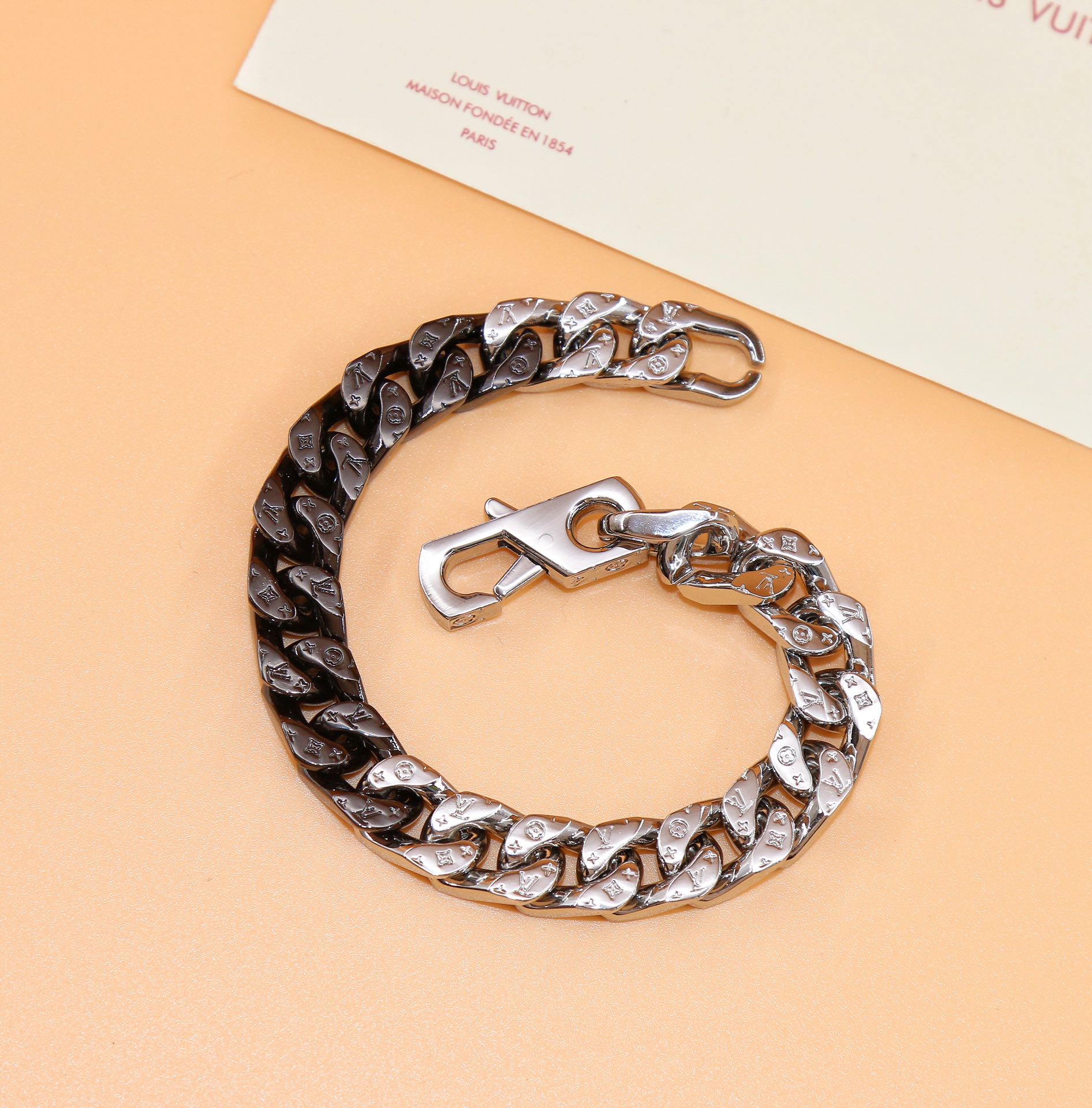 Louis Vuitton LV Chain Links Bracelet  21cm   M68273 - DesignerGu