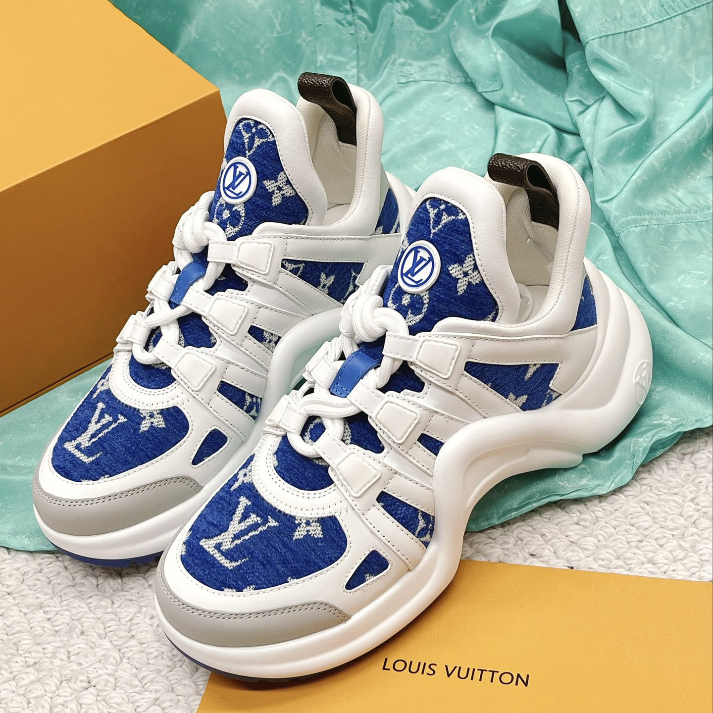 Louis Vuitton LV Archlight Sneaker     1AACTY - DesignerGu