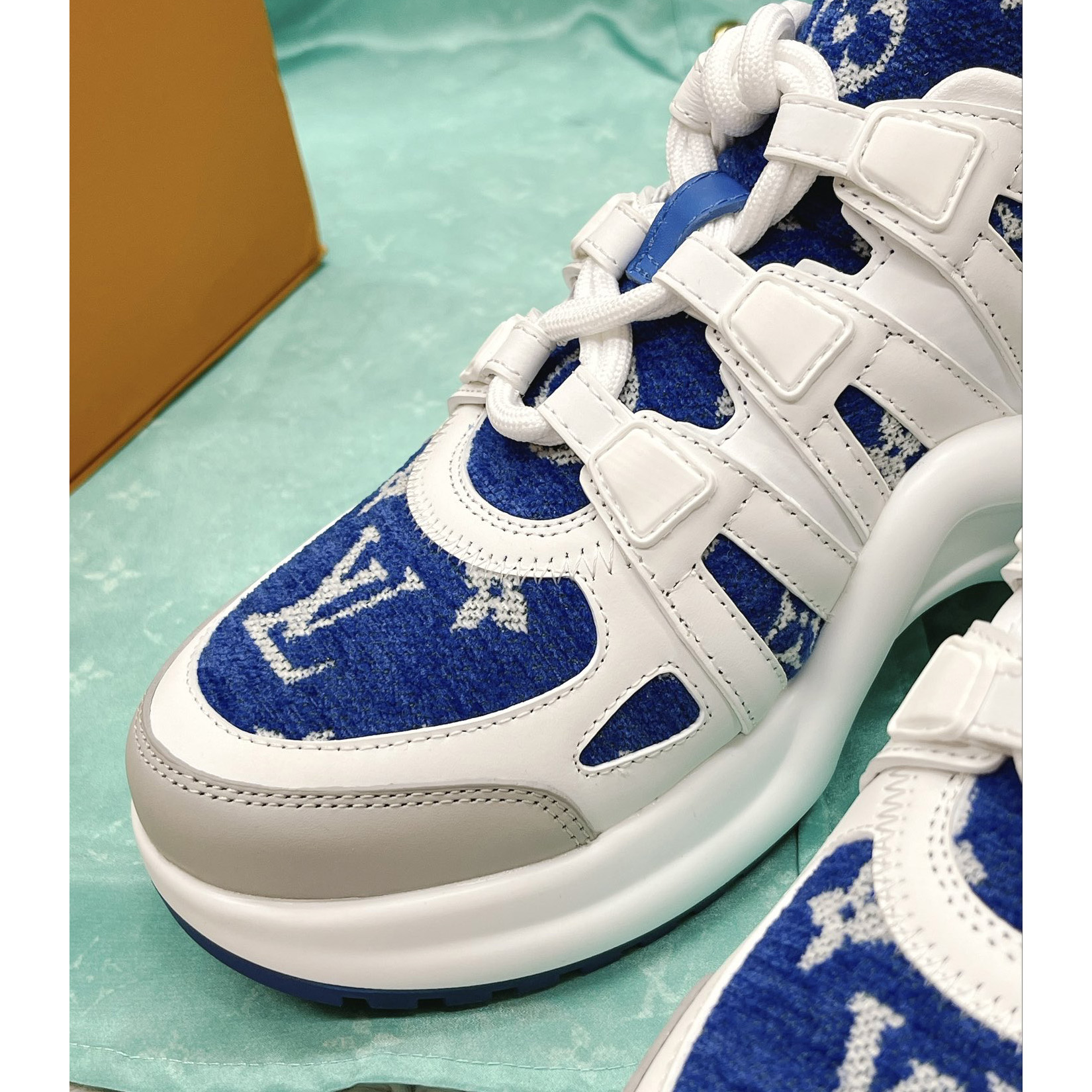 Louis Vuitton LV Archlight Sneaker     1AACTY - DesignerGu