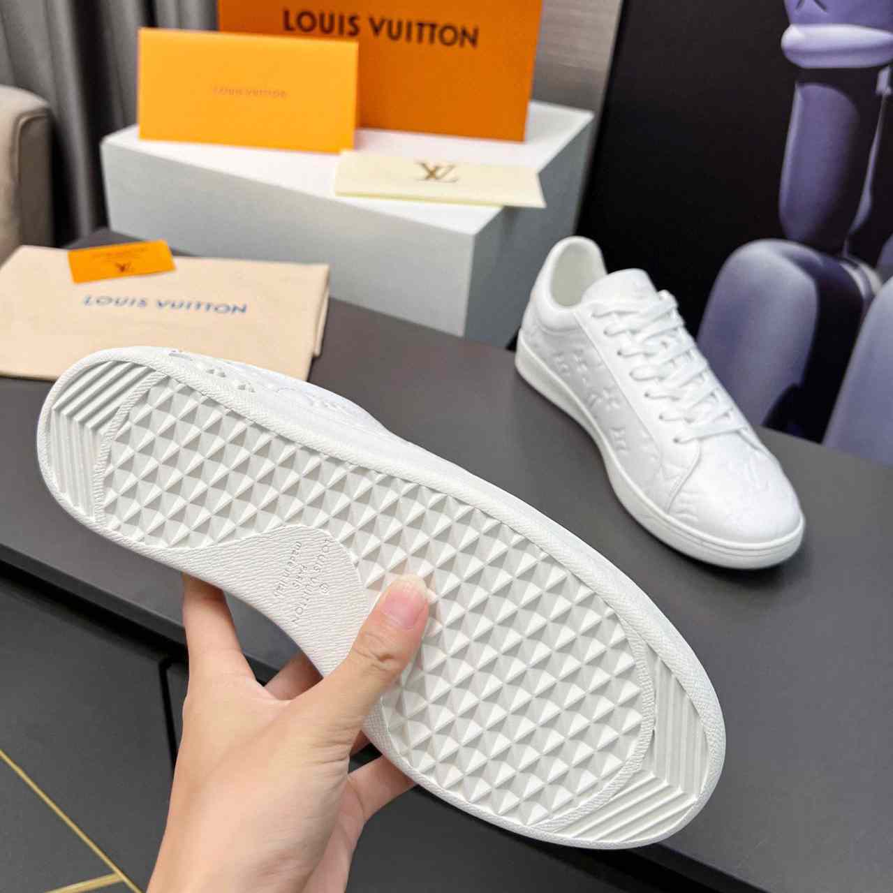 Louis Vuitton Luxembourg Sneaker    1A8QER - DesignerGu