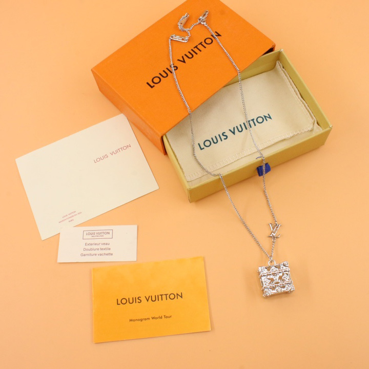 Louis Vuitton Trunk Locket Pendant      M00527 - DesignerGu