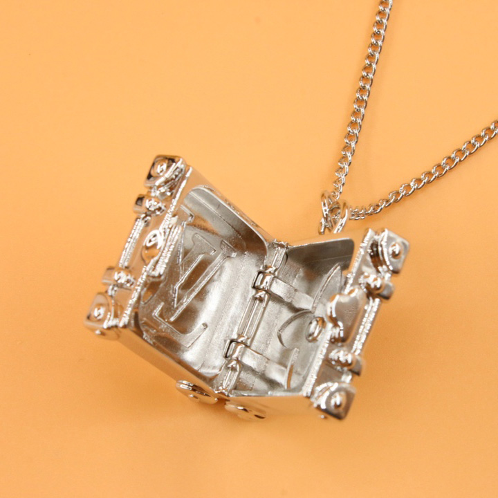 Louis Vuitton Trunk Locket Pendant      M00527 - DesignerGu