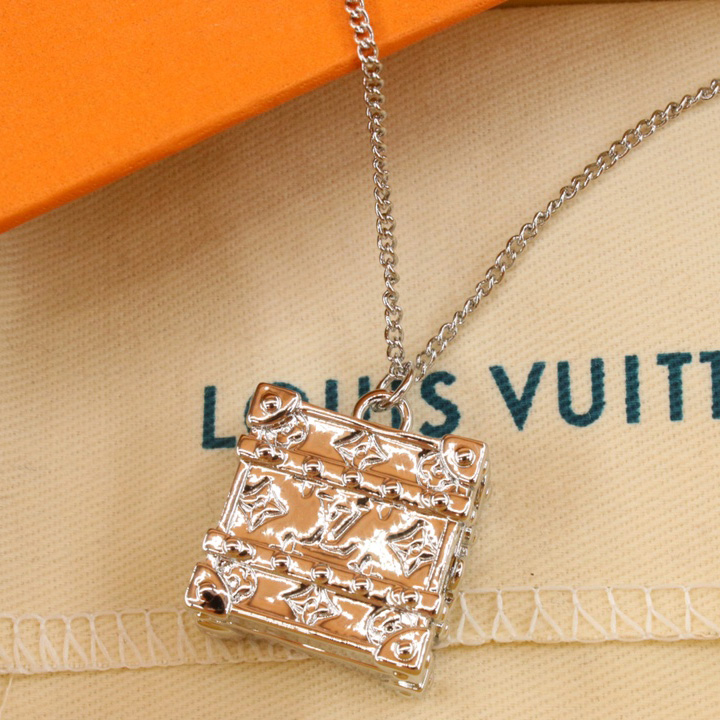 Louis Vuitton Trunk Locket Pendant      M00527 - DesignerGu