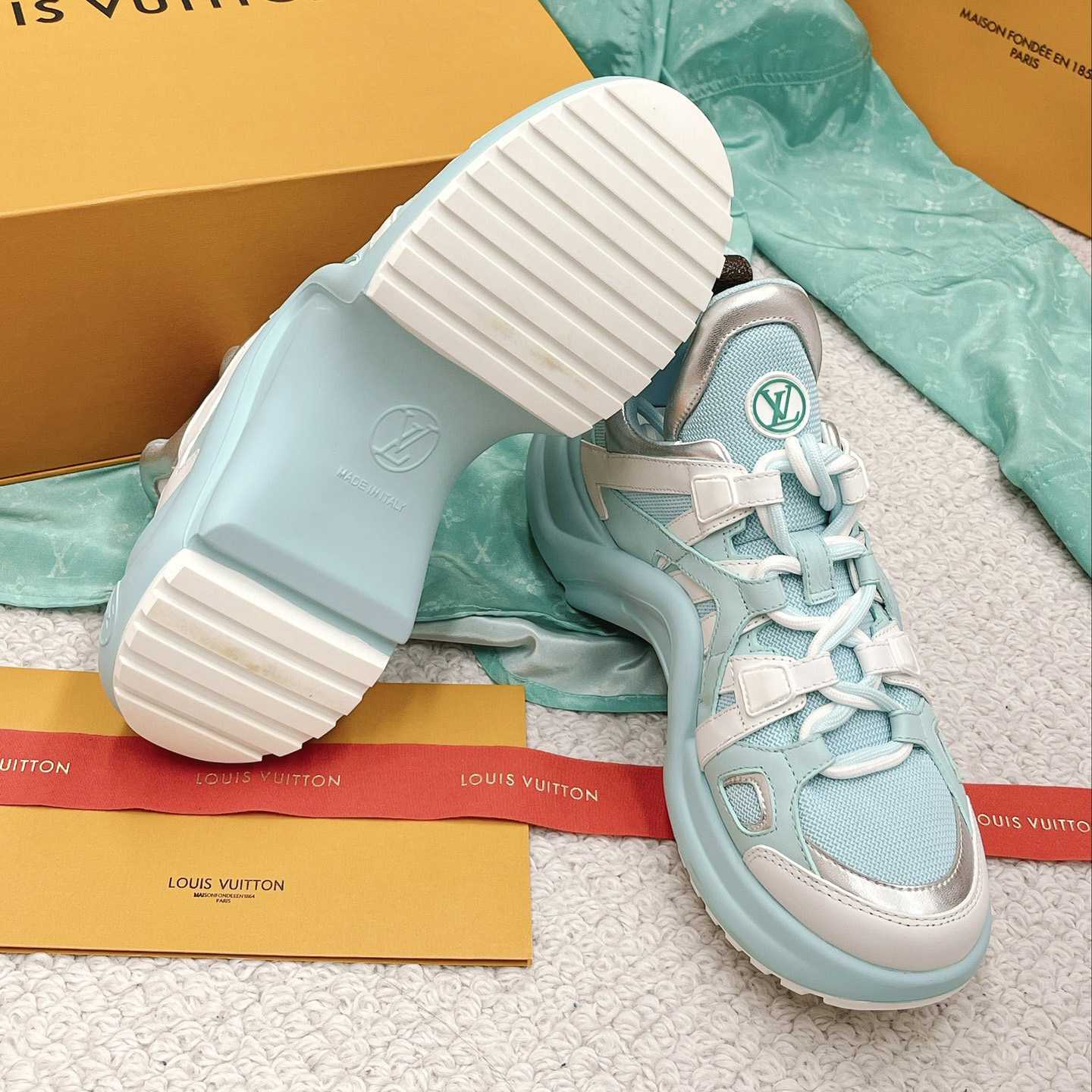 Louis Vuitton LV Archlight Sneaker      - DesignerGu