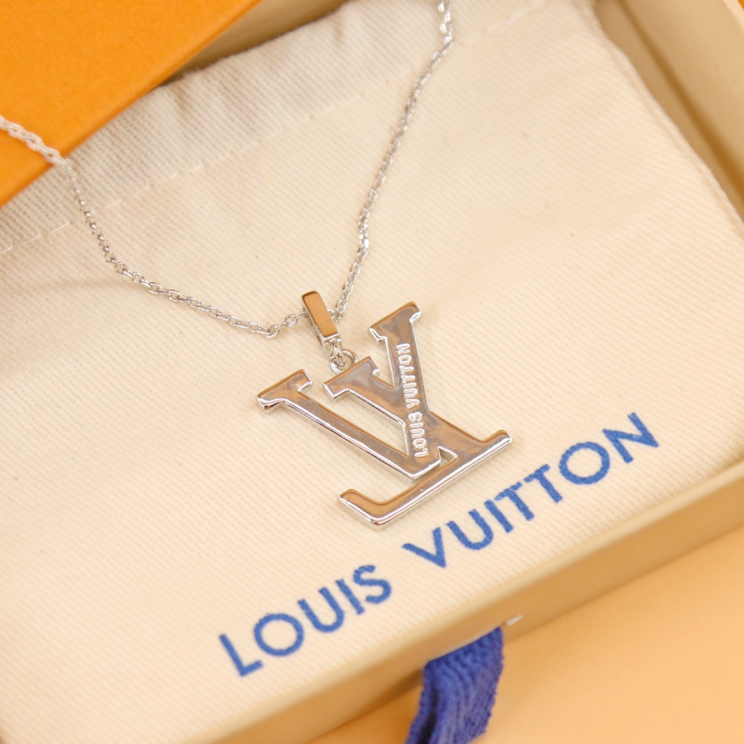 Louis Vuitton LV Idylle Blossom Large Pendant, White Gold And Diamonds      Q93821 - DesignerGu