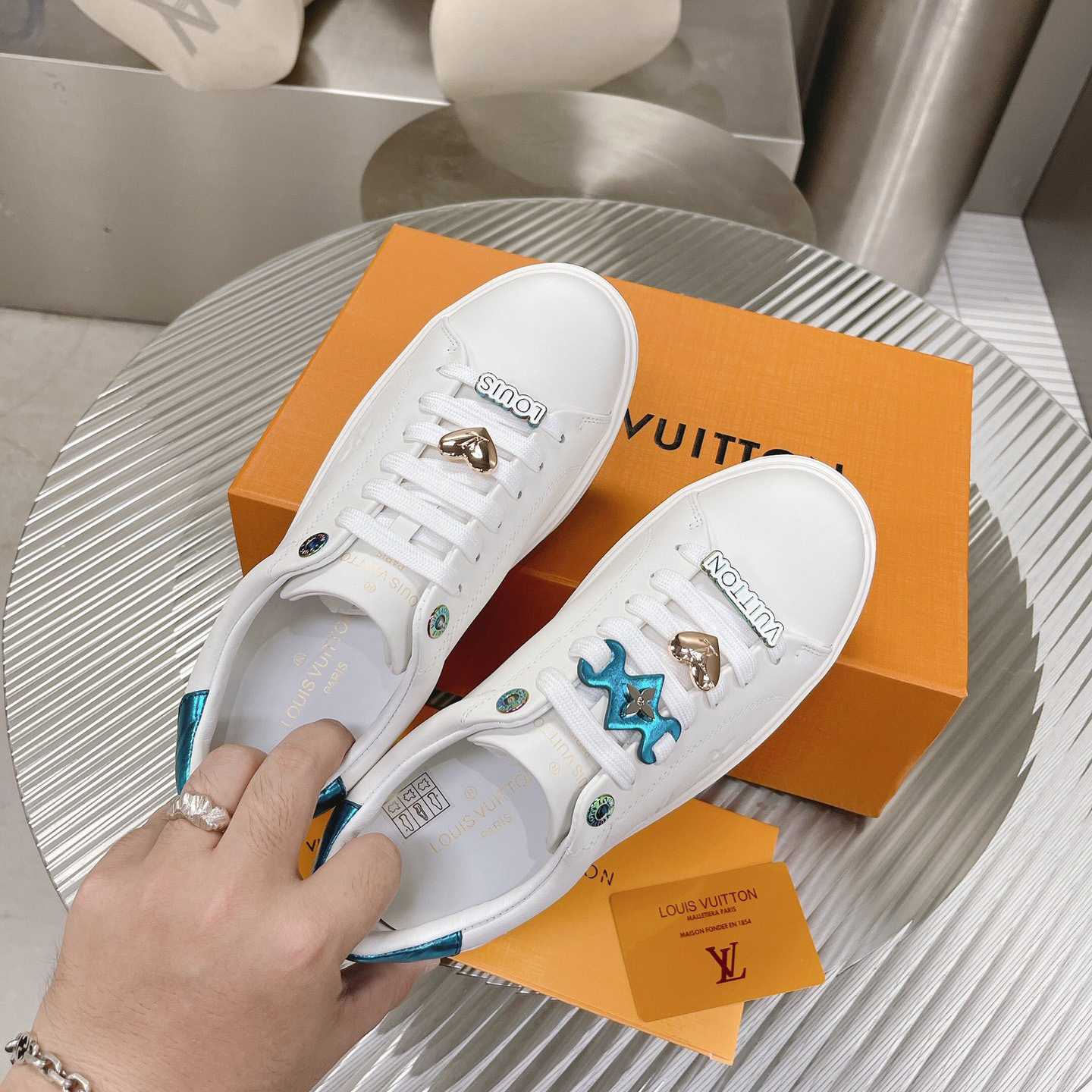 Louis Vuitton Time Out Sneaker    1AADNS - DesignerGu