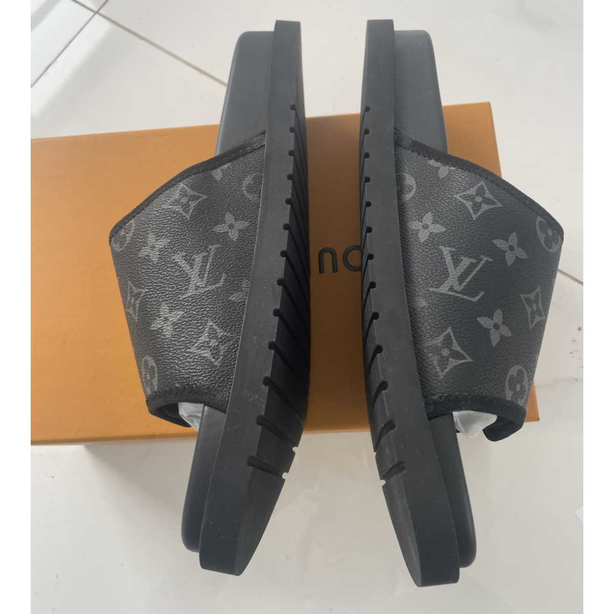 Louis Vuitton Miami Mule         1A9Z60 - DesignerGu