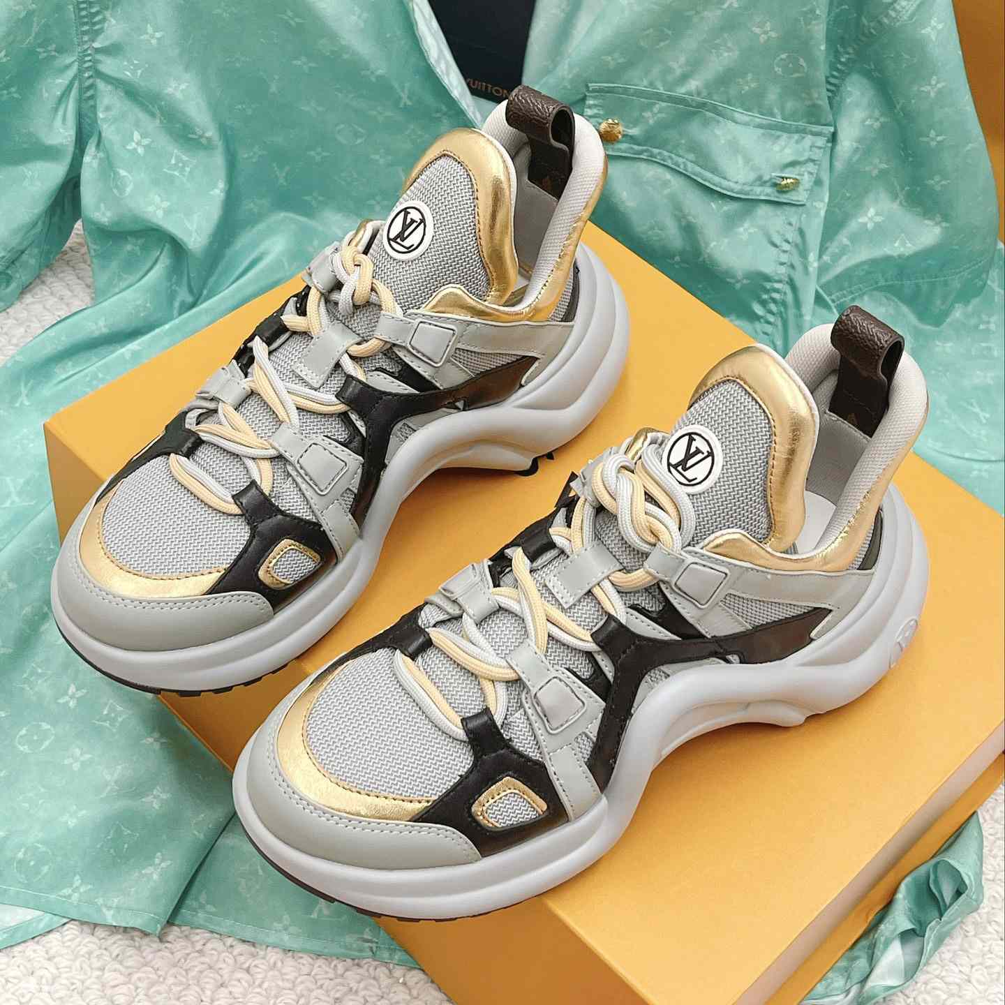 Louis Vuitton LV Archlight Sneaker      - DesignerGu