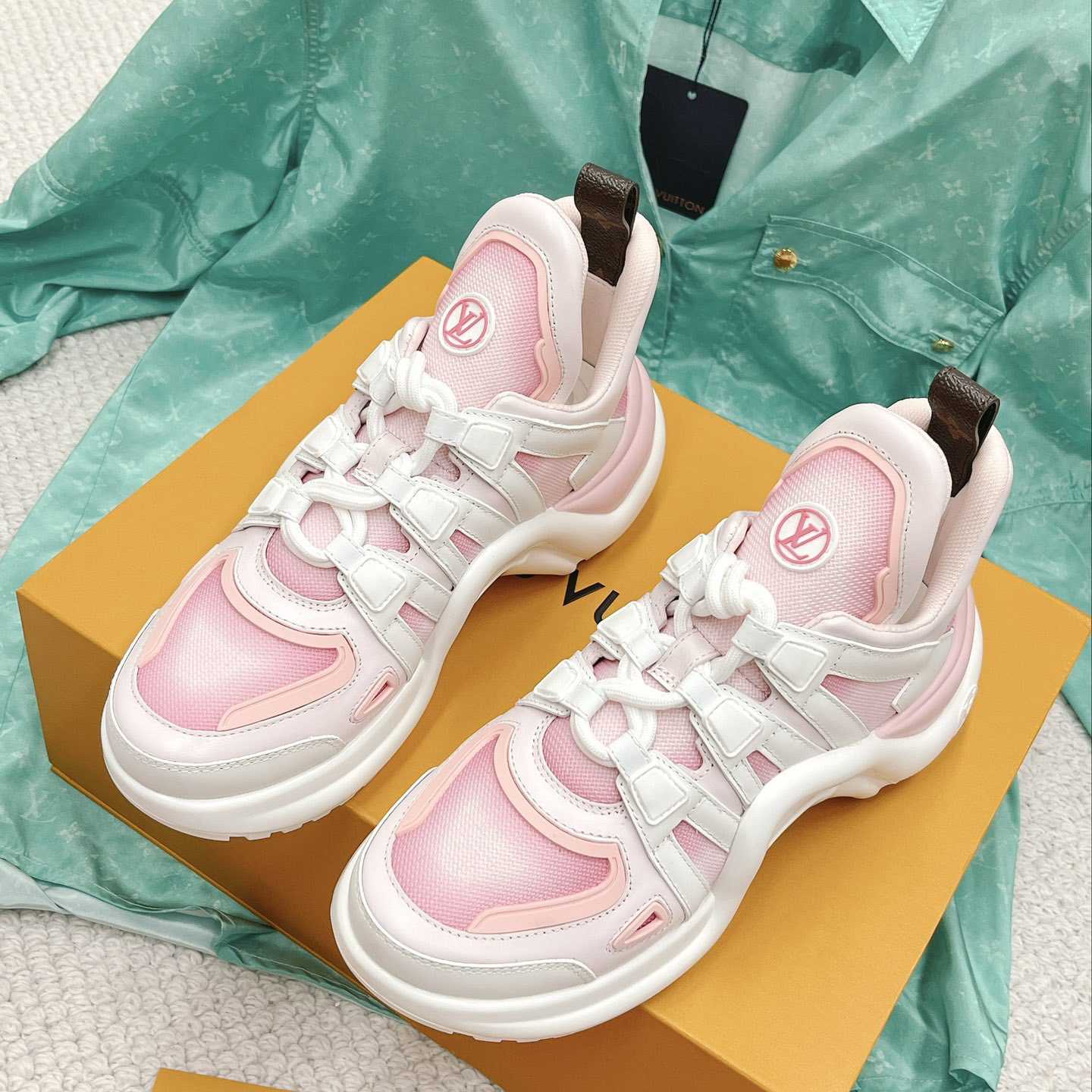 Louis Vuitton LV Archlight Sneaker      - DesignerGu