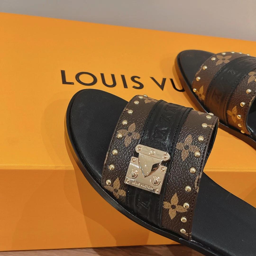 Louis Vuitton Lock It Flat Mule     1AAC3Q - DesignerGu