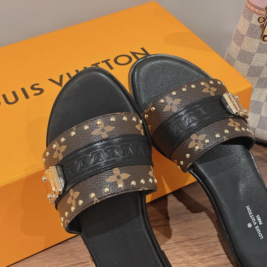 Louis Vuitton Lock It Flat Mule     1AAC3Q - DesignerGu