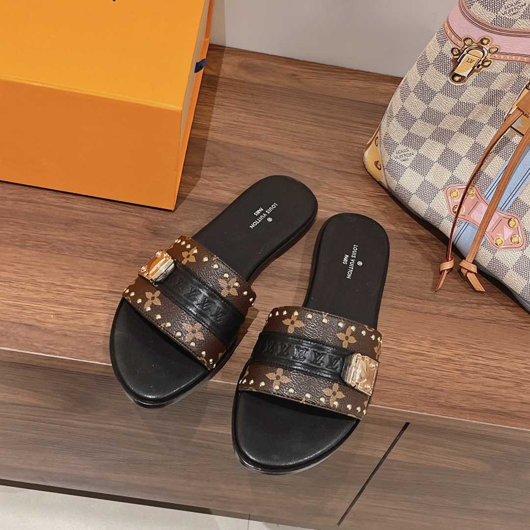 Louis Vuitton Lock It Flat Mule     1AAC3Q - DesignerGu