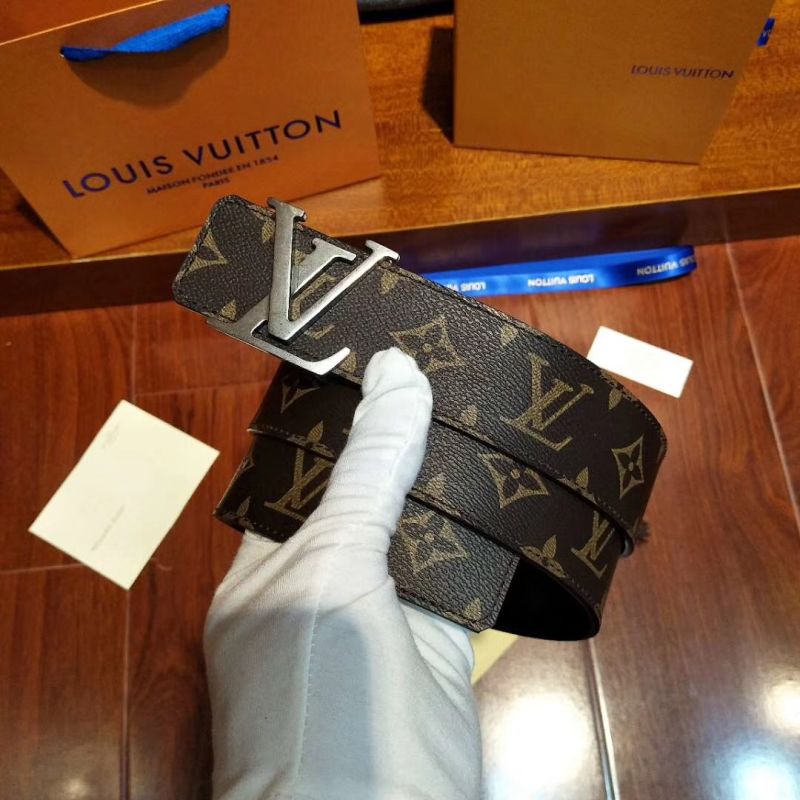 Louis Vuitton LV Initiales 40MM Reversible      M9821U - DesignerGu