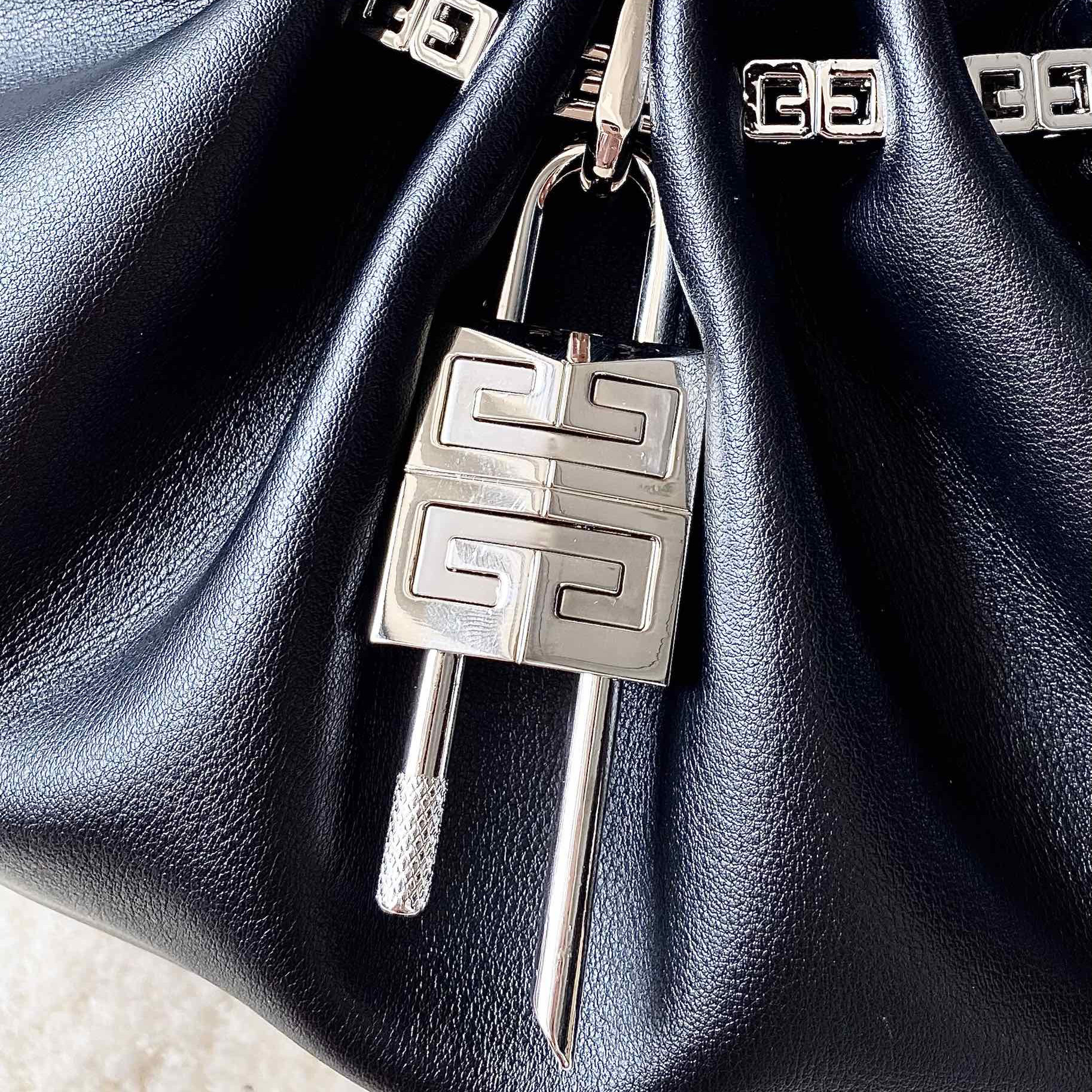 Givenchy Small Kenny Bag In Smooth Leather - Black(32-22-17cm) - DesignerGu