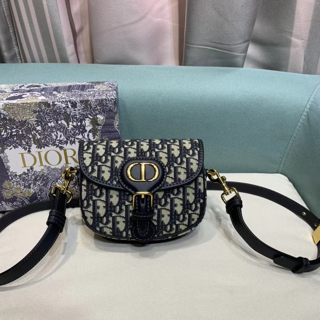 Dior Bobby Mini Bag (18-14-4cm) - DesignerGu