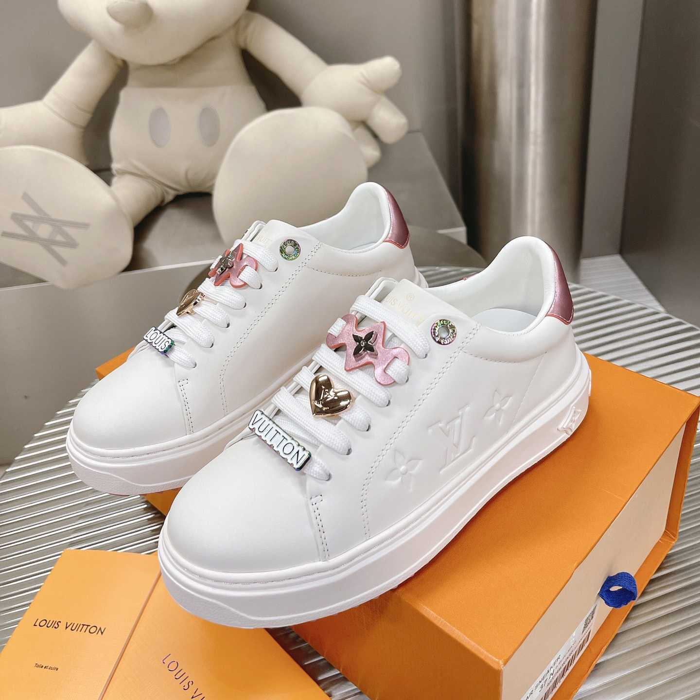 Louis Vuitton Time Out Sneaker    1AADNC - DesignerGu