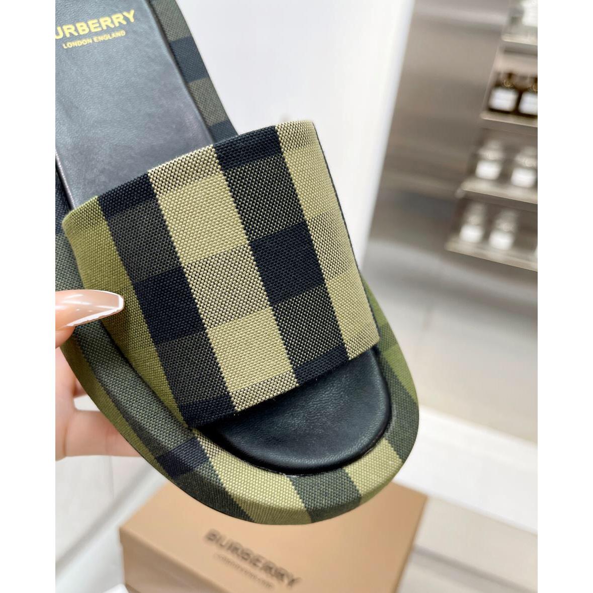 Burberry Check Cotton Slides - DesignerGu