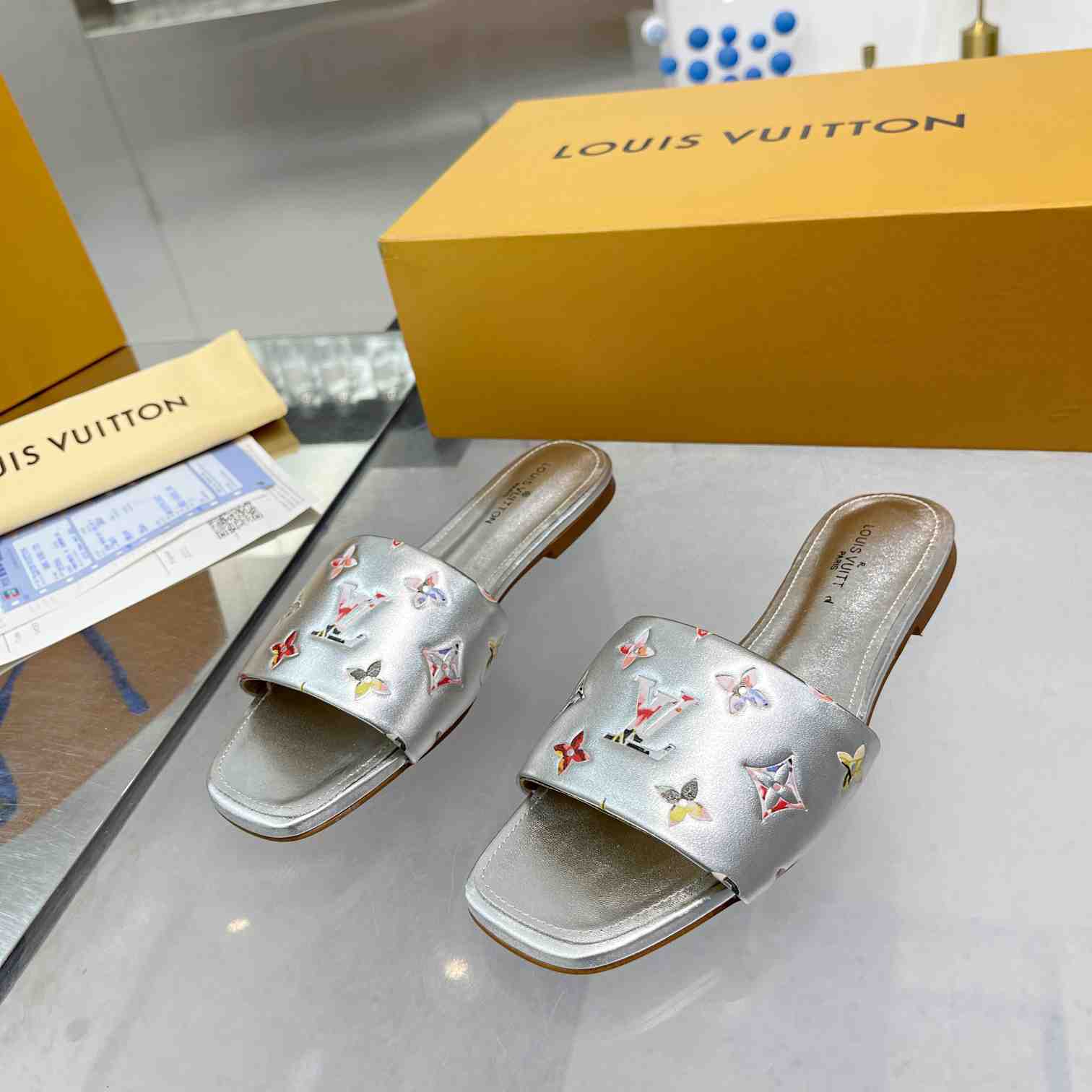 Louis Vuitton Revival Flat Mule     1AAOVA - DesignerGu