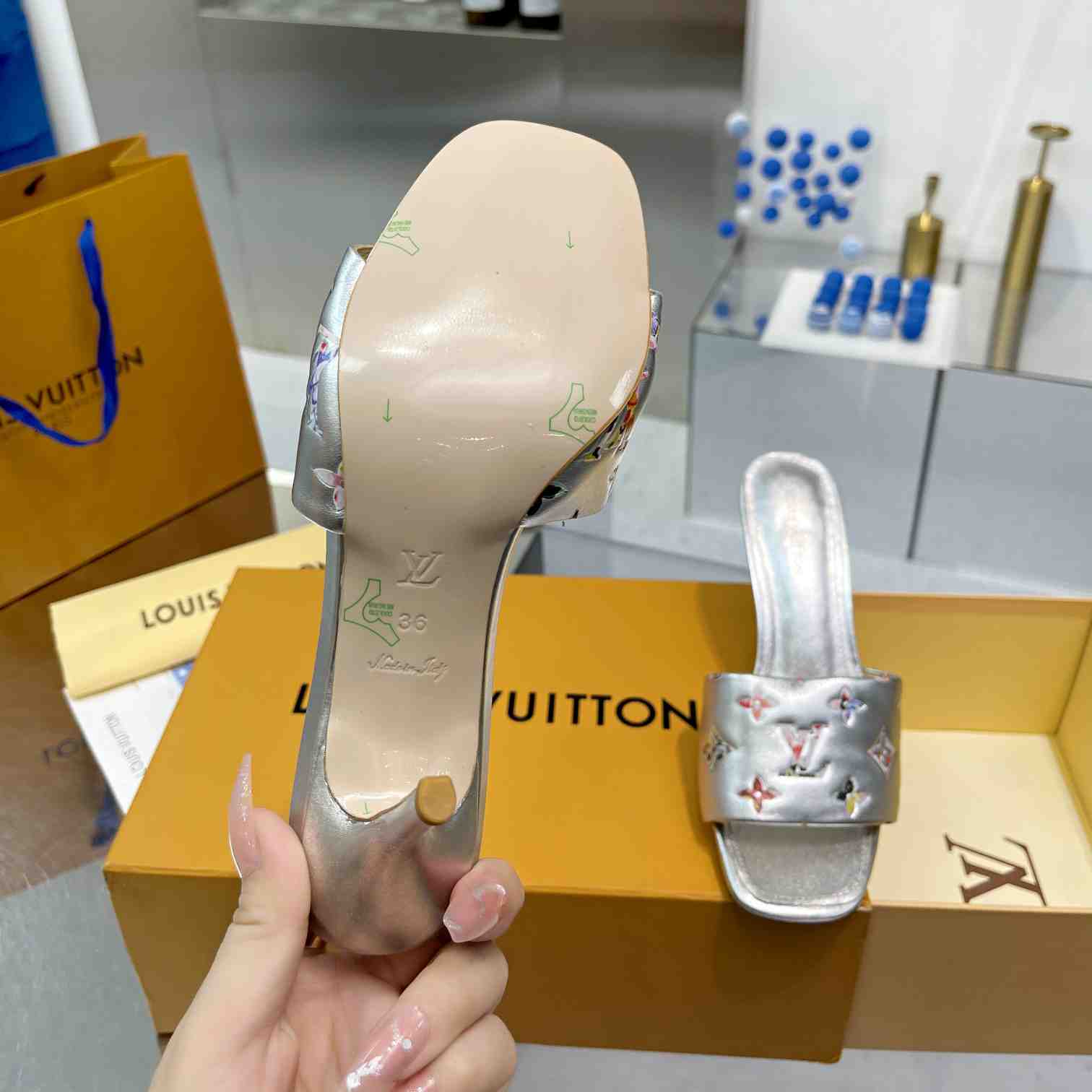 Louis Vuitton Revival Mule     1AAOUB - DesignerGu