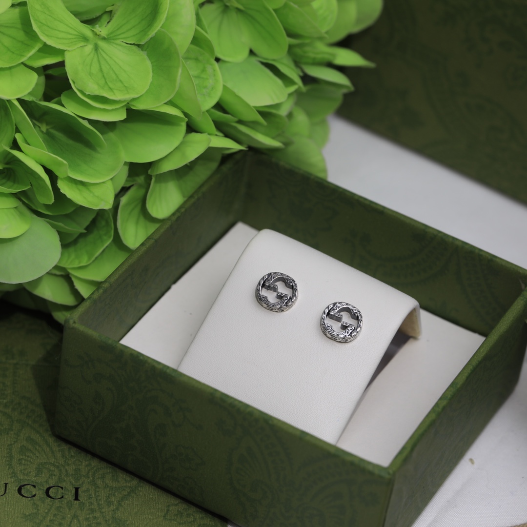 Gucci Interlocking G earrings In Silver - DesignerGu