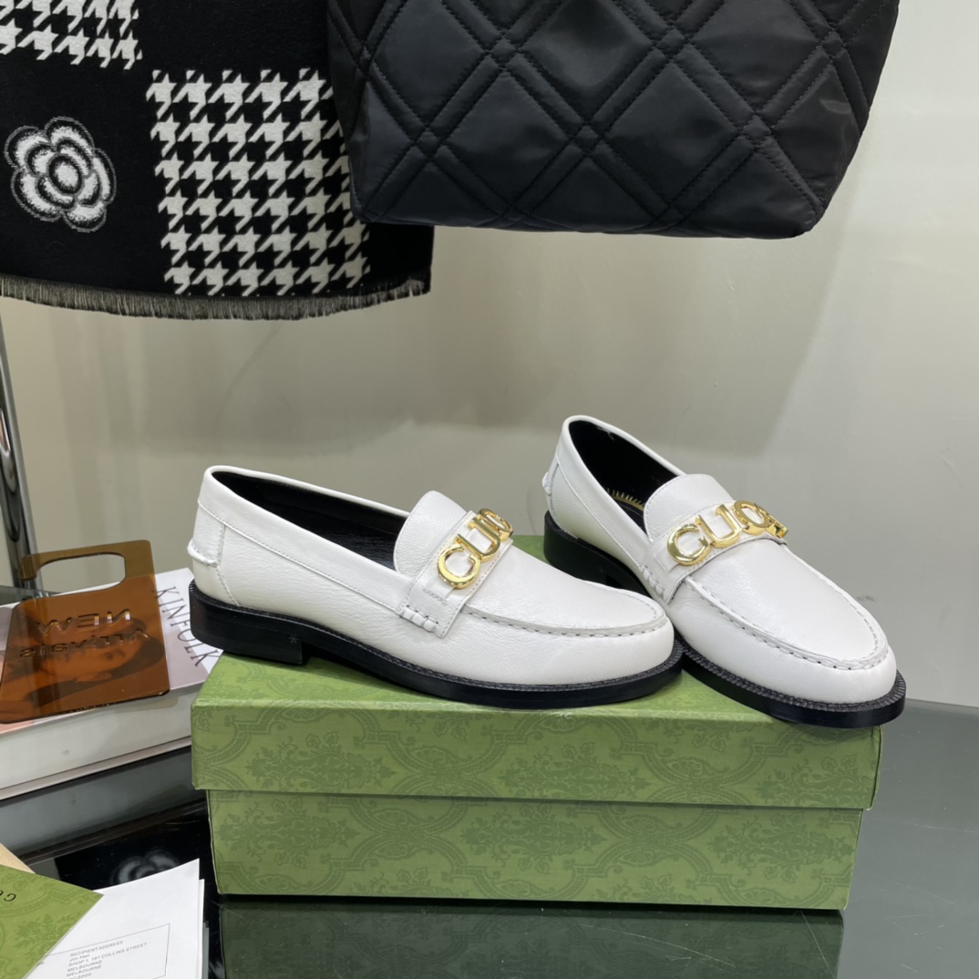 Gucci Women's Gucci Leather Loafer - DesignerGu