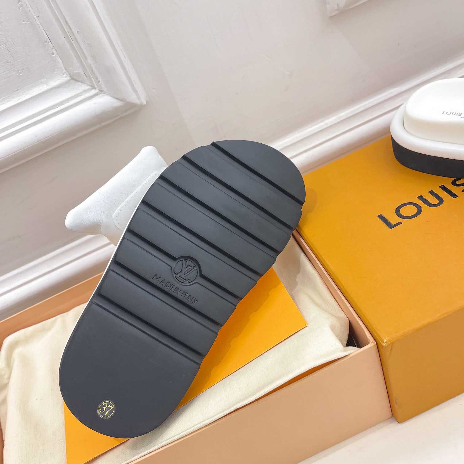 Louis Vuitton Pool Pillow Comfort Mule       - DesignerGu