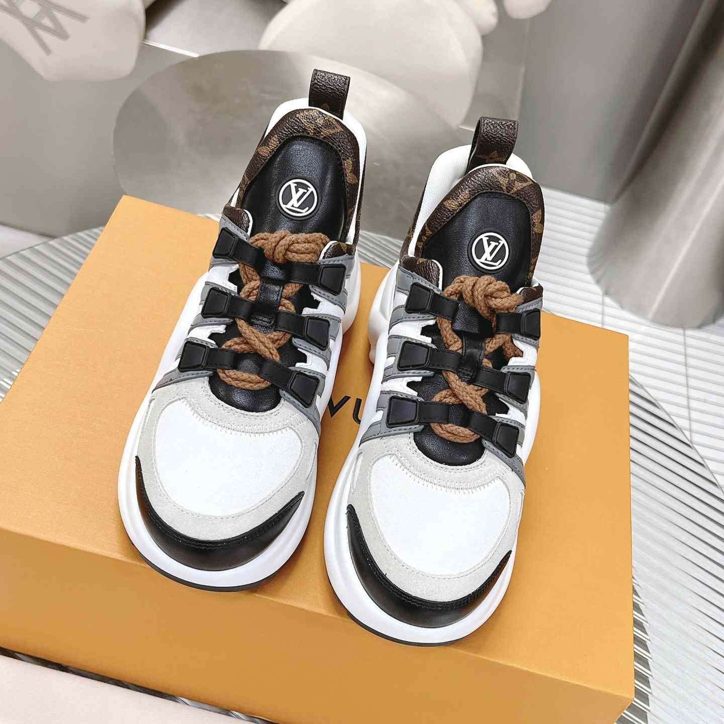 Louis Vuitton LV Archlight Sneaker       1AAOWZ    - DesignerGu