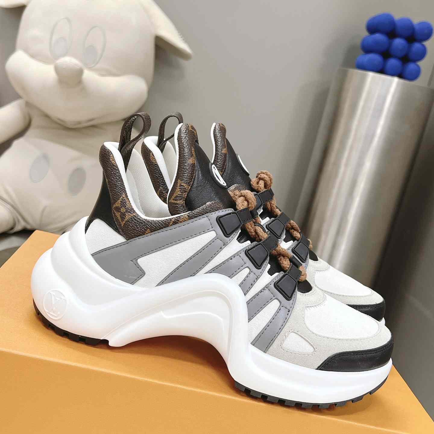 Louis Vuitton LV Archlight Sneaker       1AAOWZ    - DesignerGu