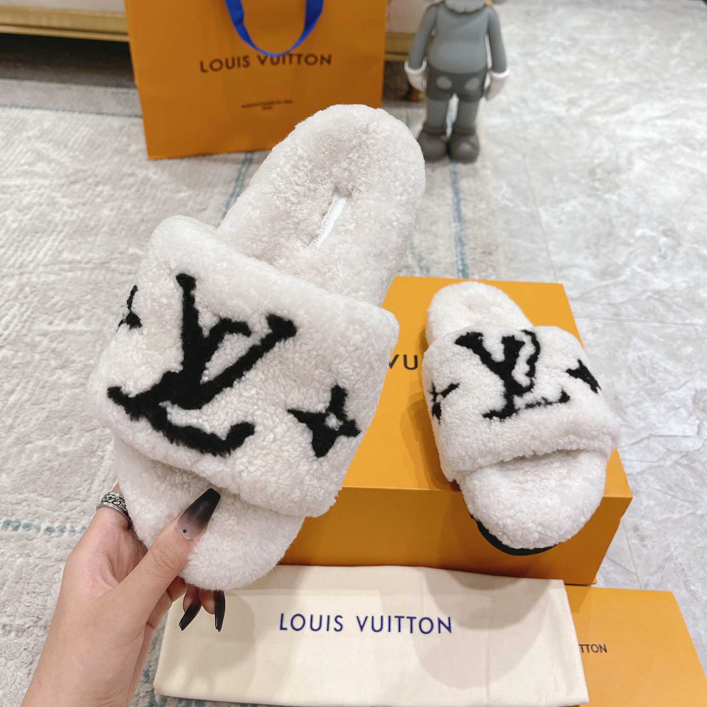 Louis Vuitton Paseo Flat Comfort Mule    - DesignerGu