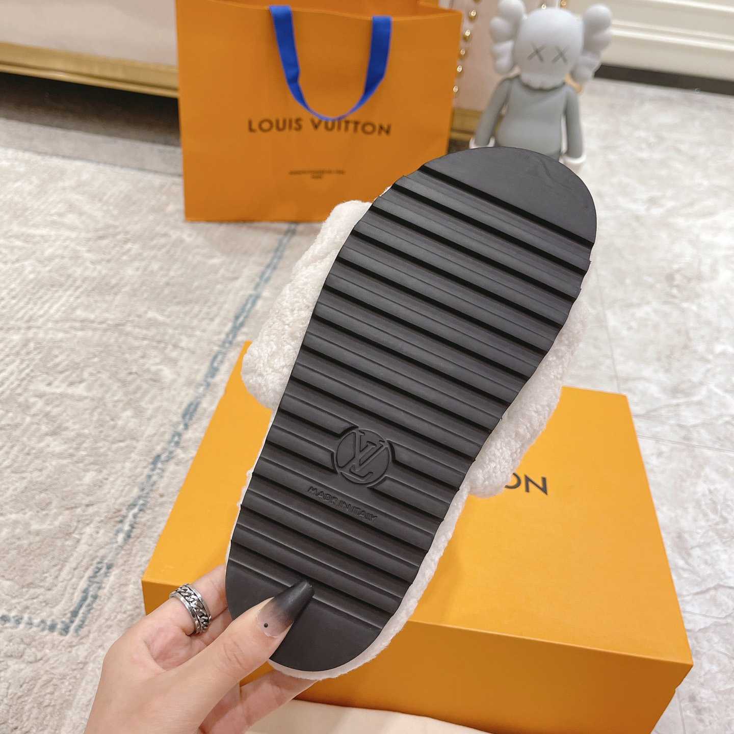 Louis Vuitton Paseo Flat Comfort Mule    - DesignerGu