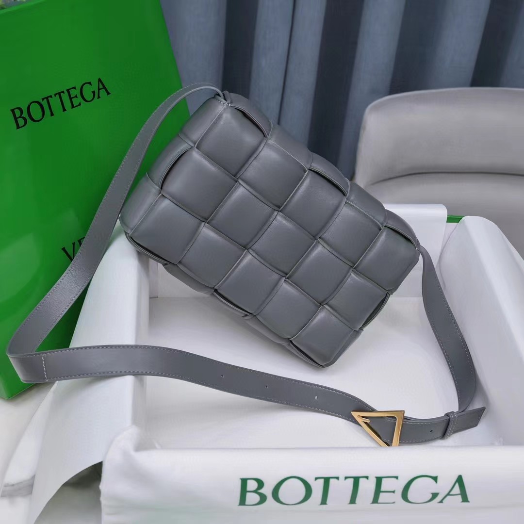 Bottega Veneta Padded Cassette(26-18-8CM) - DesignerGu