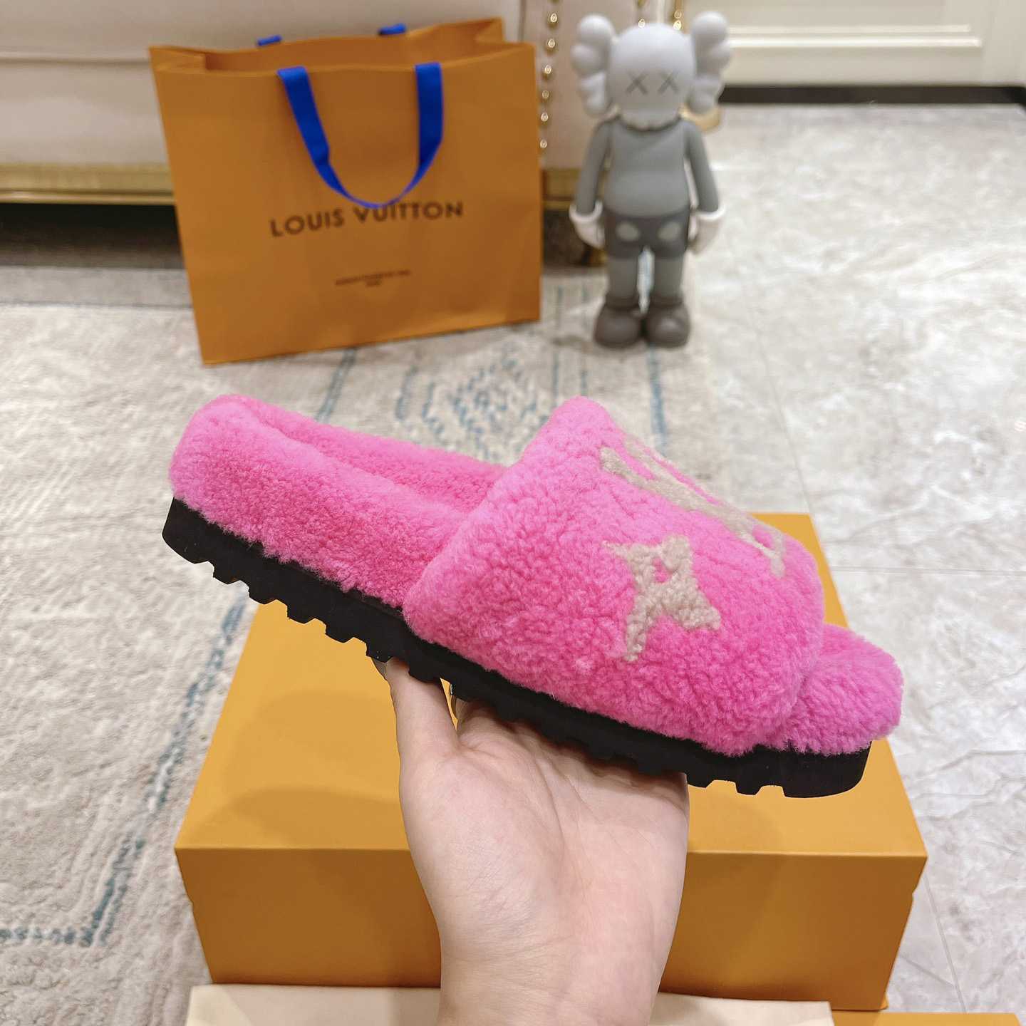 Louis Vuitton Paseo Flat Comfort Mule    - DesignerGu