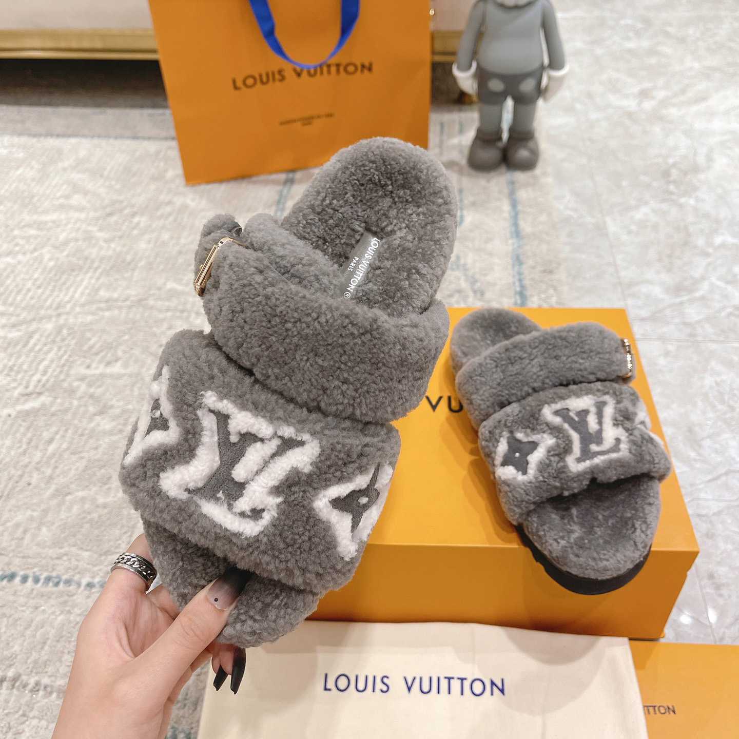 Louis Vuitton  Paseo Flat Comfort Mule - DesignerGu