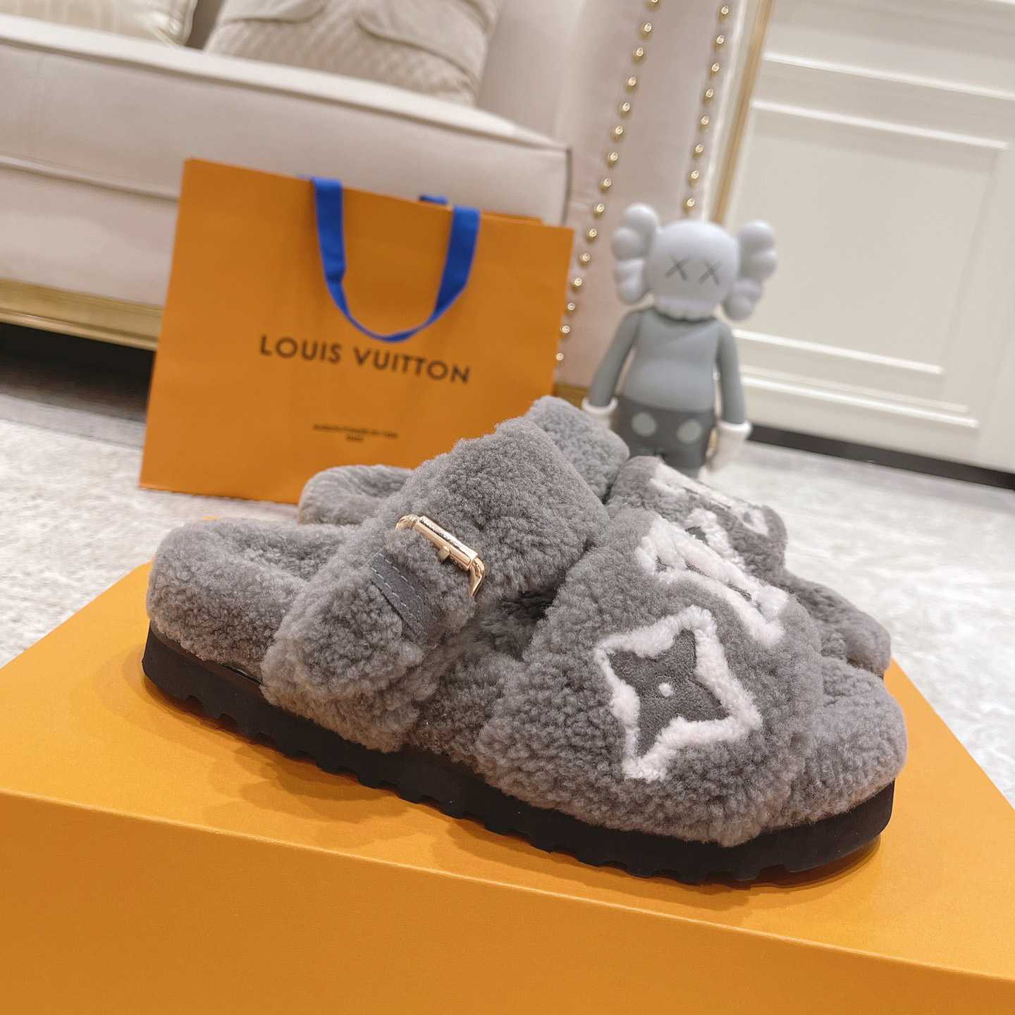 Louis Vuitton  Paseo Flat Comfort Mule - DesignerGu