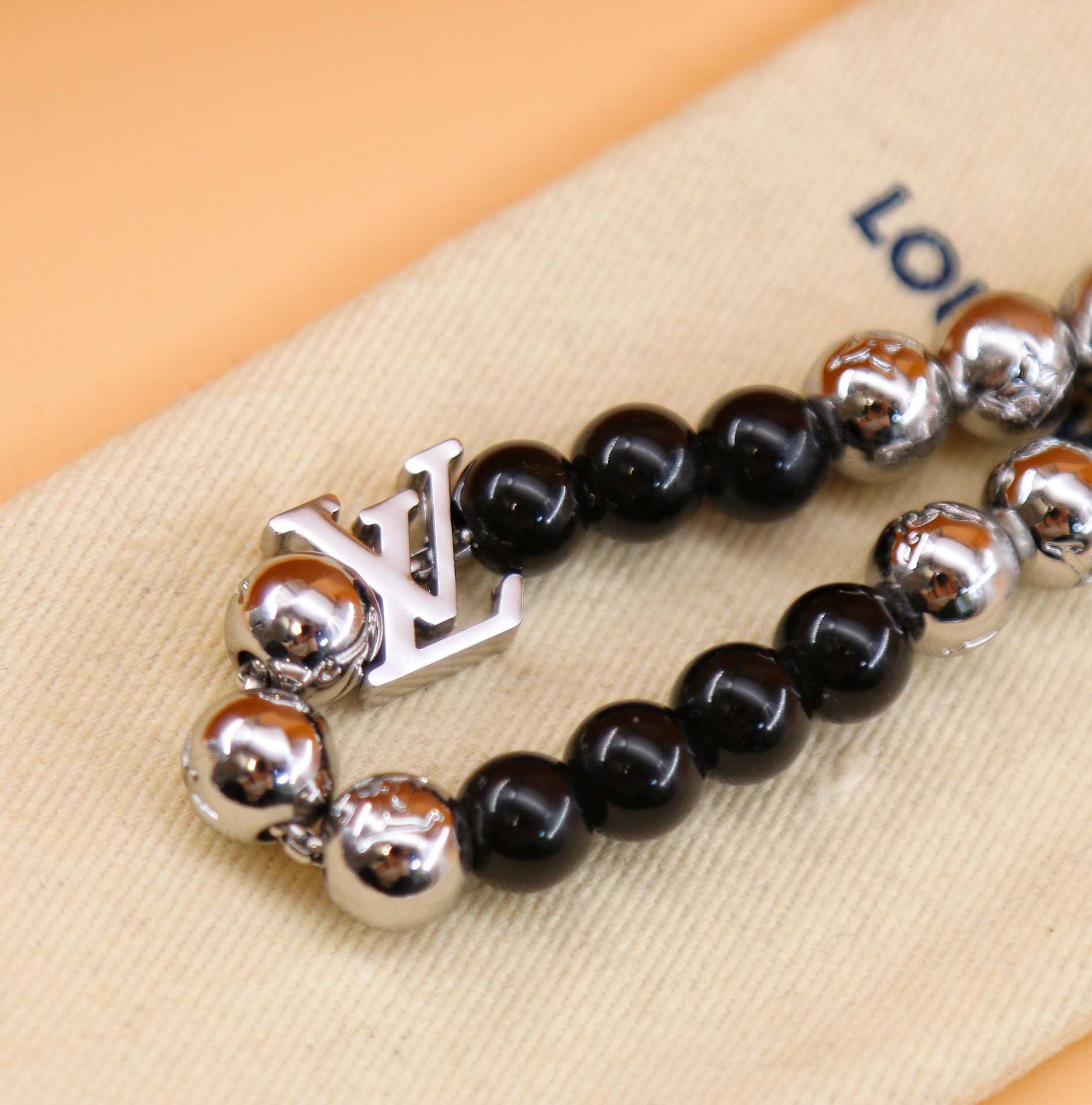 Louis Vuitton Monogram Beads Bracelet   M00512 - DesignerGu