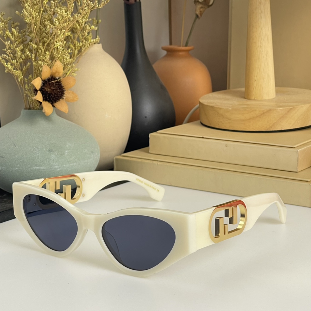 Fendi O’Lock Black Acetate Sunglasses     FE40049 - DesignerGu