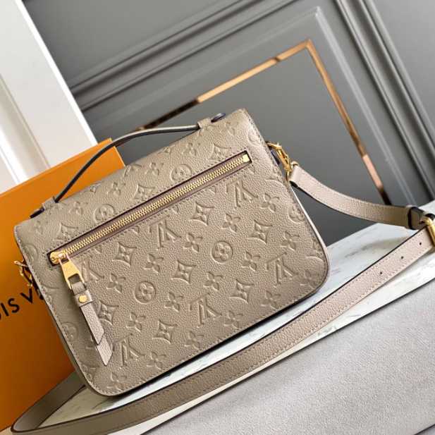 Louis Vuitton Pochette Métis Handbag (25-19-9cm)   M44881 - DesignerGu