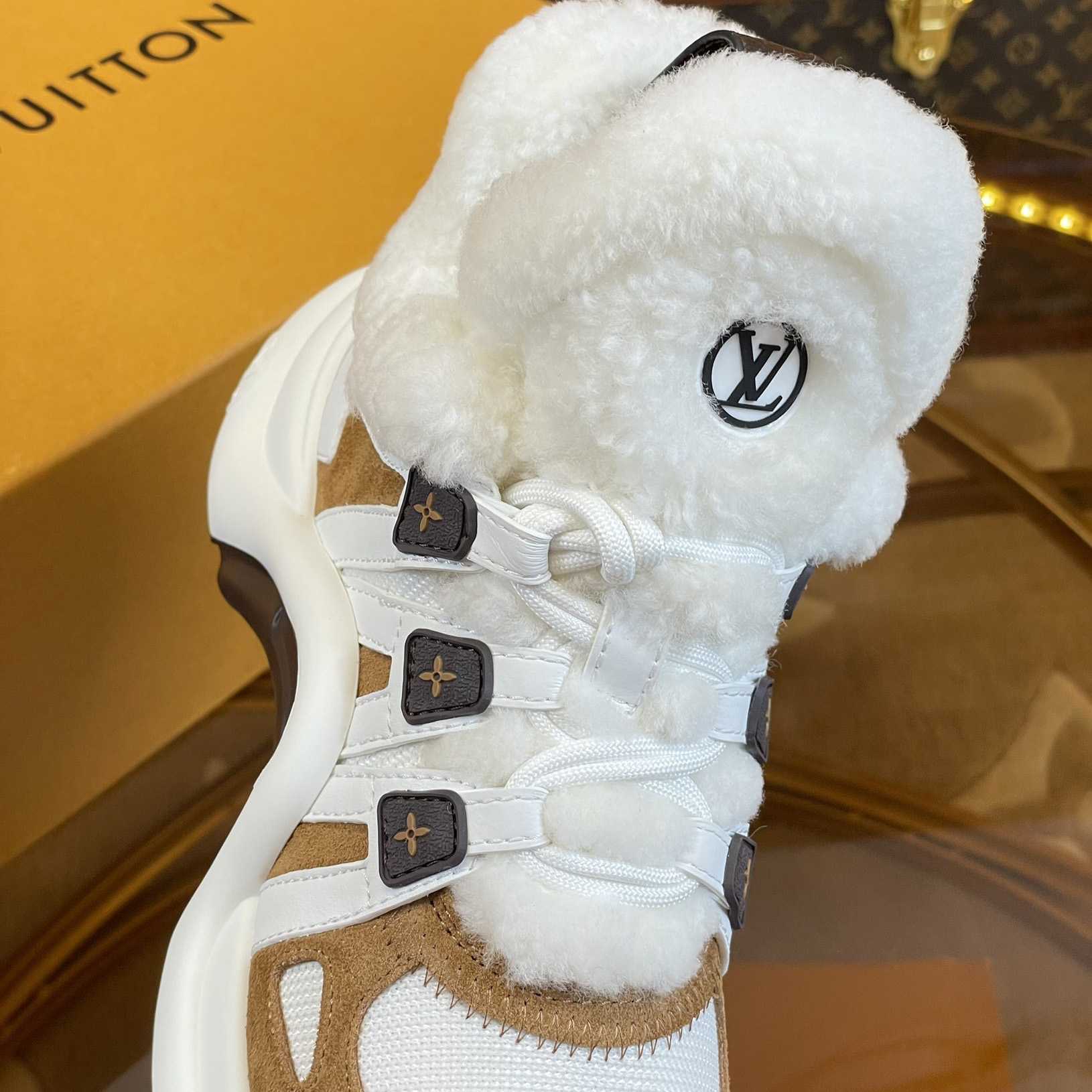 Louis Vuitton LV Archlight Sneaker       1AACQM - DesignerGu