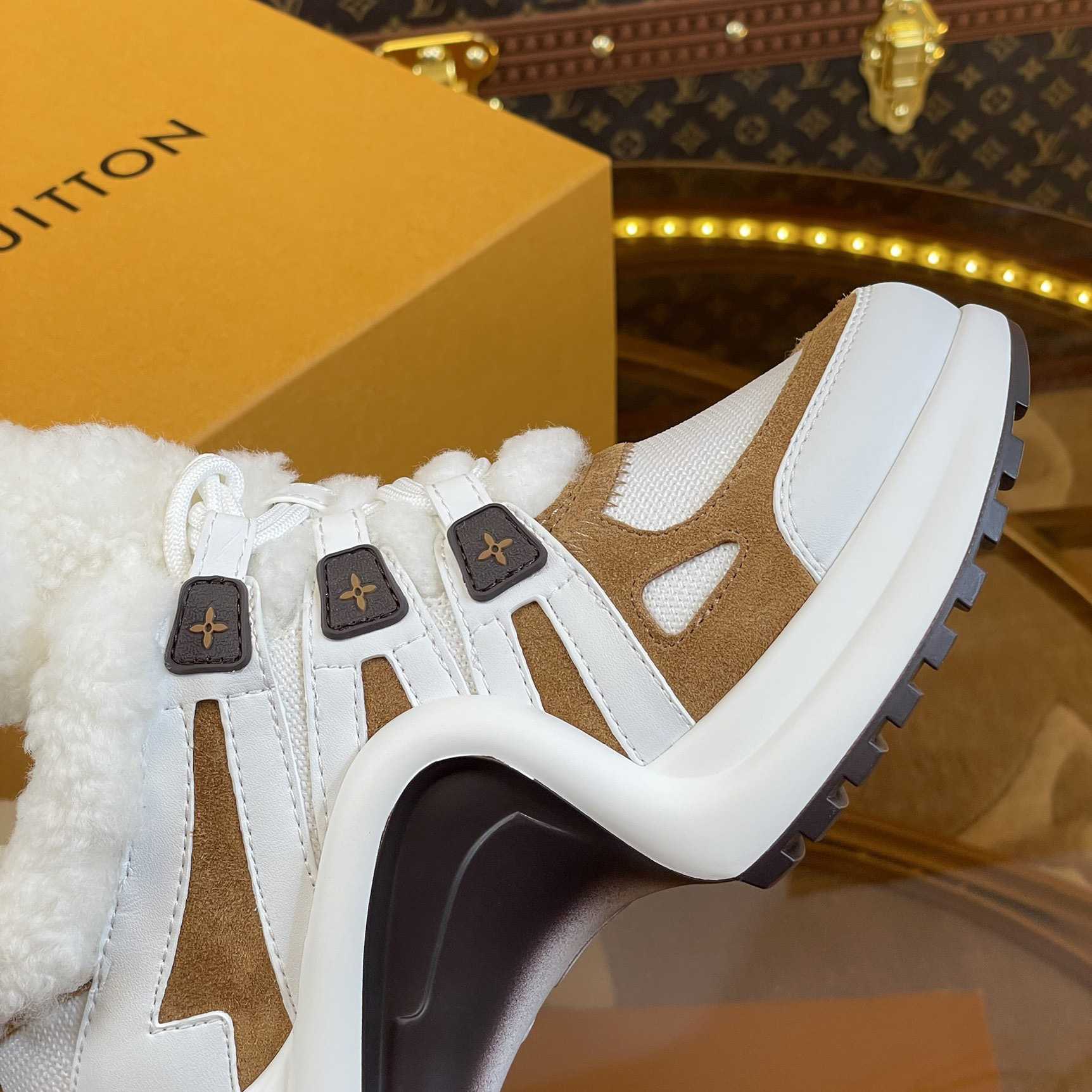 Louis Vuitton LV Archlight Sneaker       1AACQM - DesignerGu