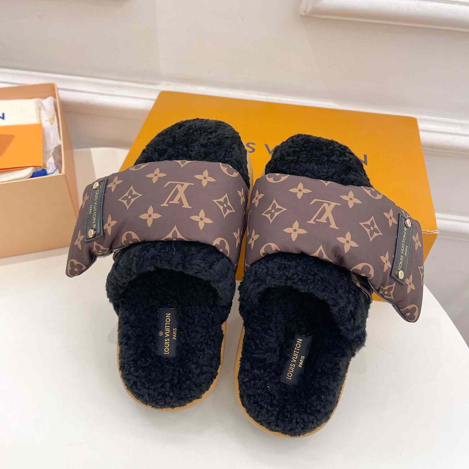 Louis Vuitton Slipper Pillow Flat Comfort Mule    1AAM3L - DesignerGu