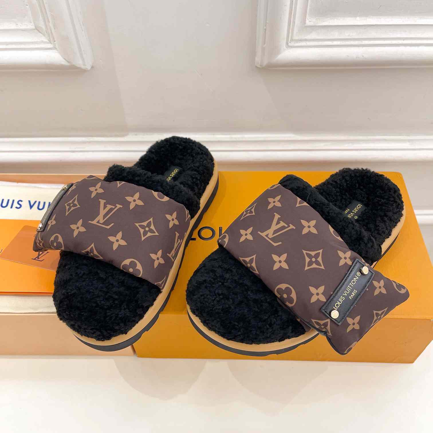 Louis Vuitton Slipper Pillow Flat Comfort Mule    1AAM3L - DesignerGu