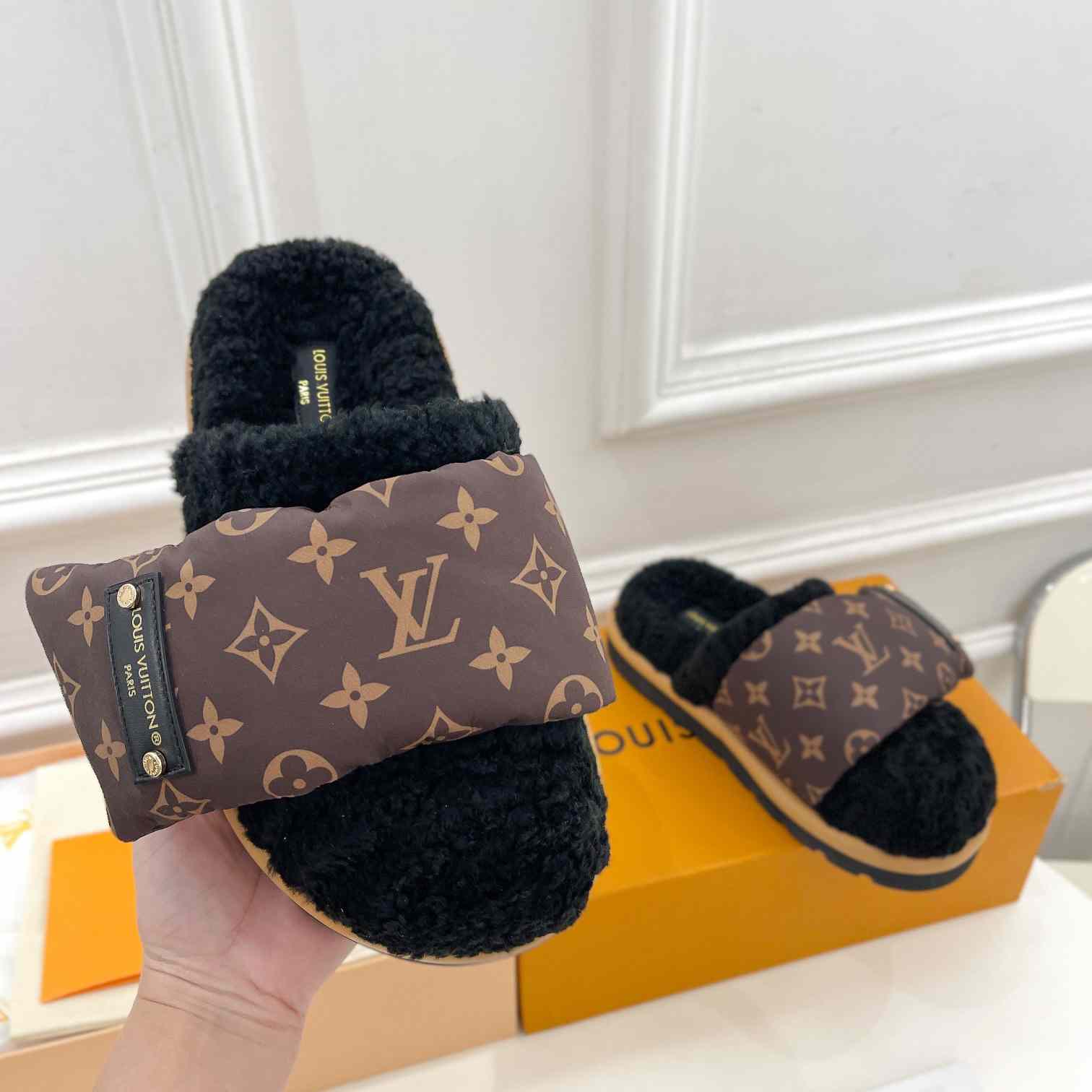 Louis Vuitton Slipper Pillow Flat Comfort Mule    1AAM3L - DesignerGu