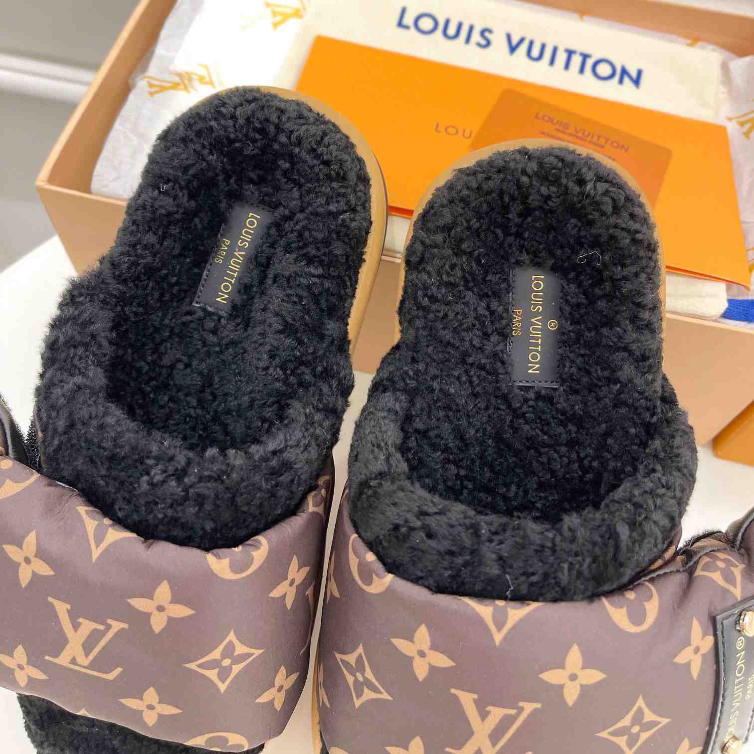 Louis Vuitton Slipper Pillow Flat Comfort Mule    1AAM3L - DesignerGu