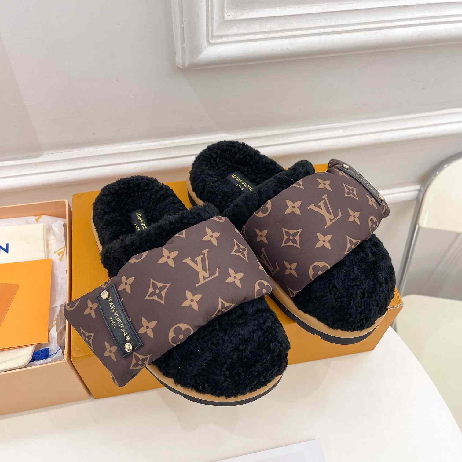 Louis Vuitton Slipper Pillow Flat Comfort Mule    1AAM3L - DesignerGu