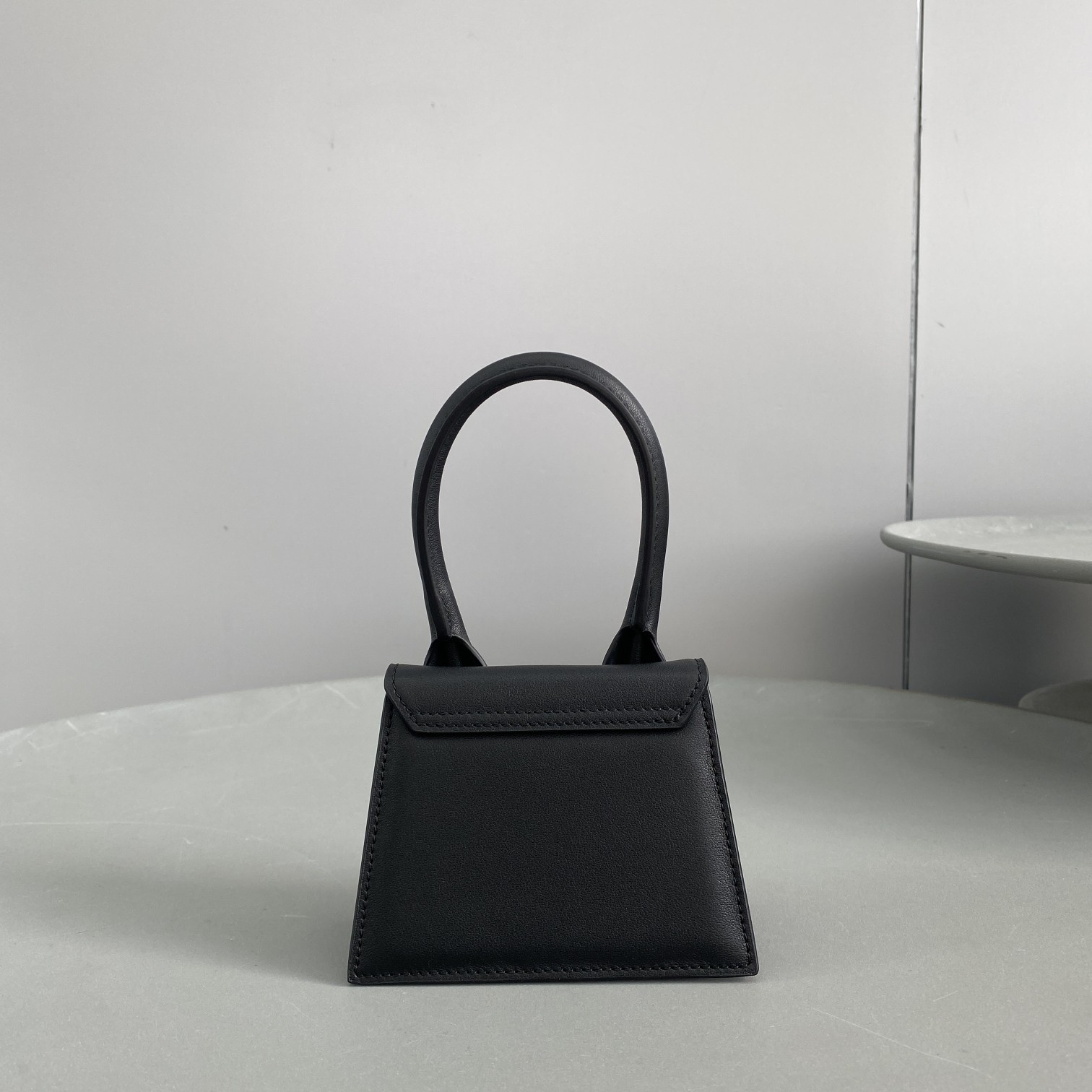 Jacquemus Le Chiquito Signature Leather Mini Handbag.(12-8-5cm) - DesignerGu