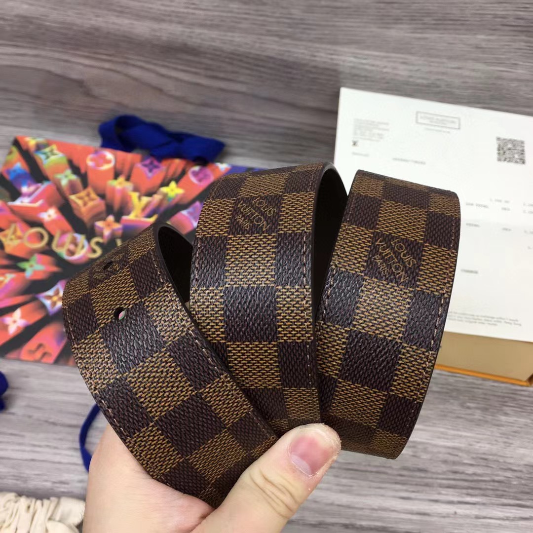 Louis Vuitton LV Initiales 40MM Reversible Belt   M0212W - DesignerGu